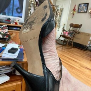 TAHARI.   TRUDY T Strap patent leather heels pumps in 9.5